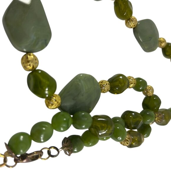 Vintage Beaded Shades of Green Necklace Ornate Gold Tone Spacers 22" Acrylic - Picture 3 of 7